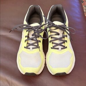 Women’s On Cloud Cloudrunner Running Shoes.